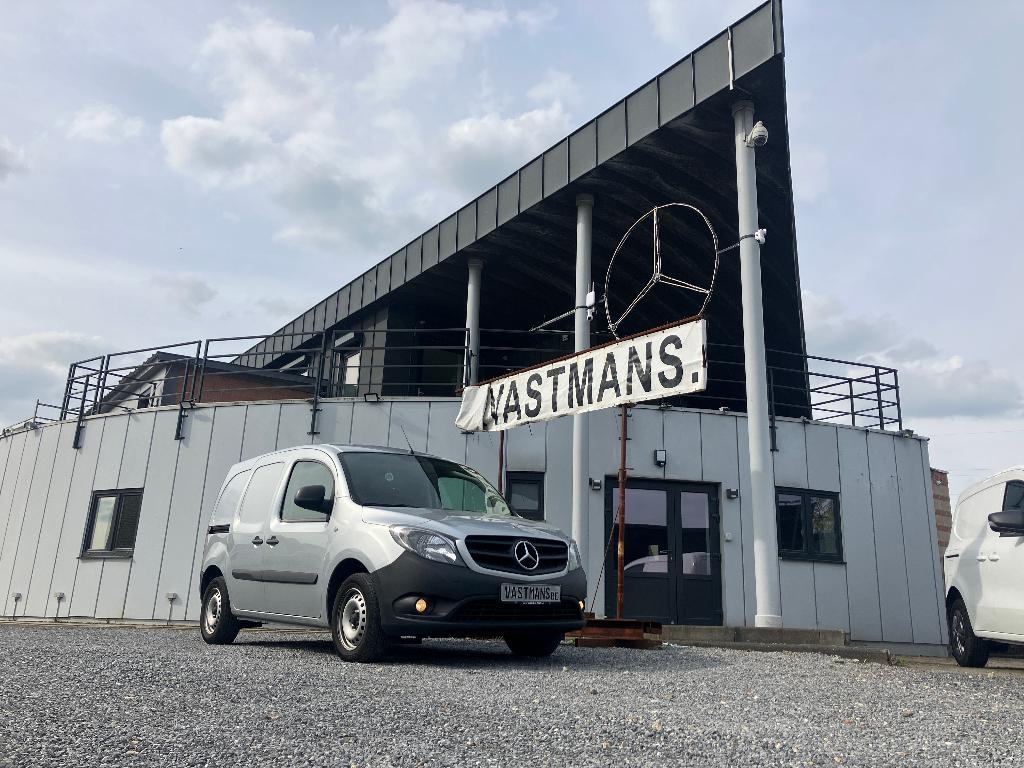 Mercedes-Benz Citan 109 CDI 12315€ + BTW / 3 Zits / Trekhaak, Auto's, Bestelwagens en Lichte vracht, Voorwielaandrijving, Stof