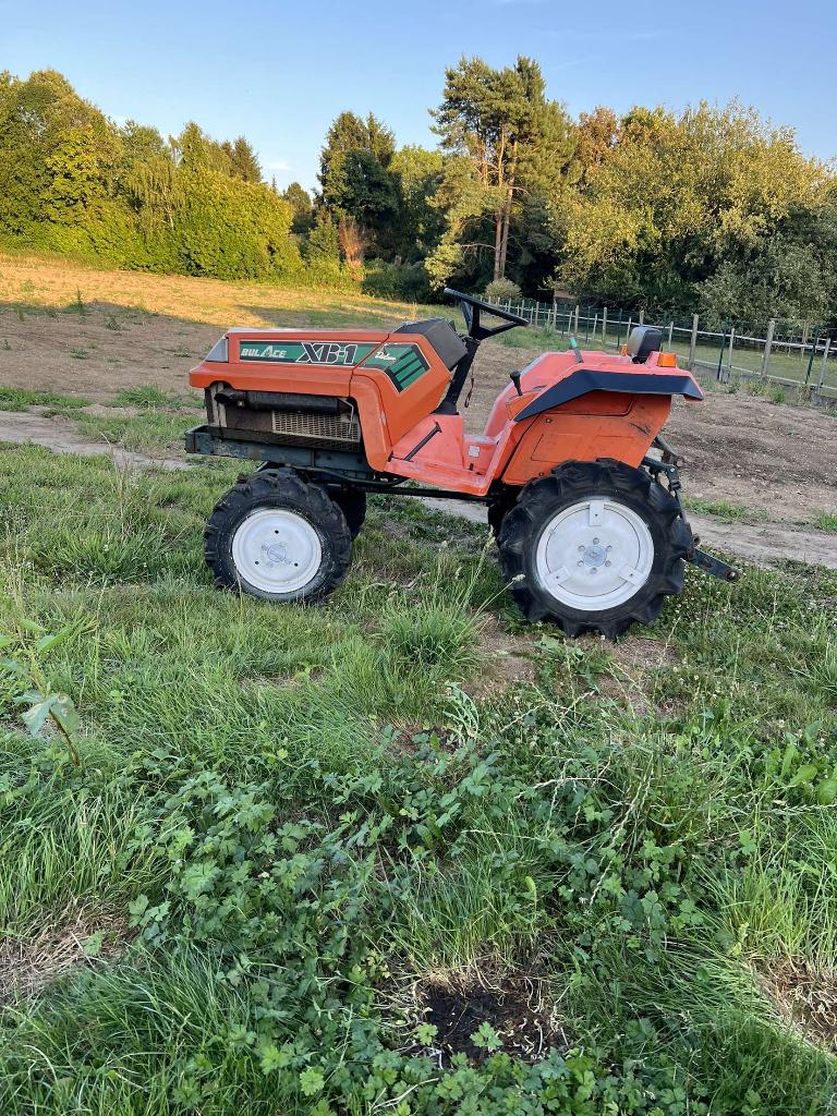 *magnifique Kubota xb-1 17ch 3cil 4x4 647h de sideshift!*, Enlèvement ou Envoi