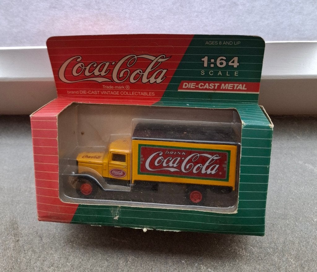 Vrachtauto - Coca Cola - 1/64, Ophalen of Verzenden, Nieuw, Bus of Vrachtwagen