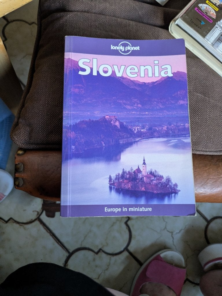 Slovenia, Ophalen of Verzenden, Zo goed als nieuw, Reisgids of -boek