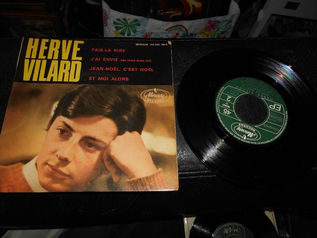 45T 4 pistes Hervé Vilard " Fais la rire" avec languette, Enlèvement ou Envoi