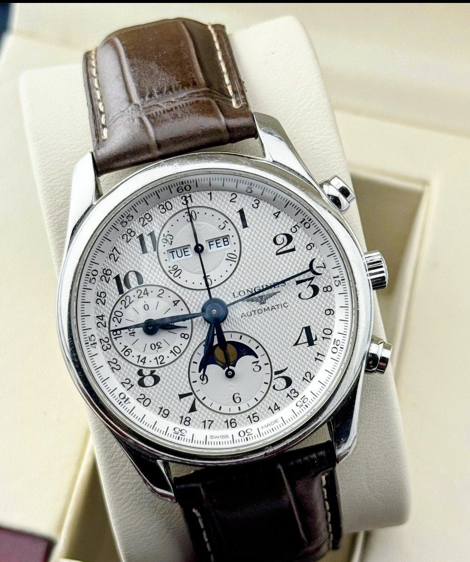 Longines Master Collection Moonphase — Automatisch — 42 mm, Handtassen en Accessoires, Horloges | Heren, Overige merken, Leer