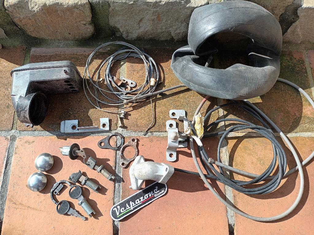 PETIT  LOT PIECES VESPA, Enlèvement, Utilisé, Vespa