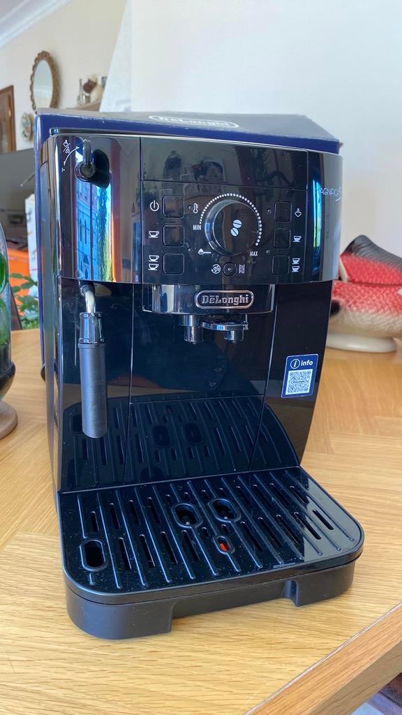 Machine à café automatique Delonghi, Enlèvement, Neuf, Cafetière