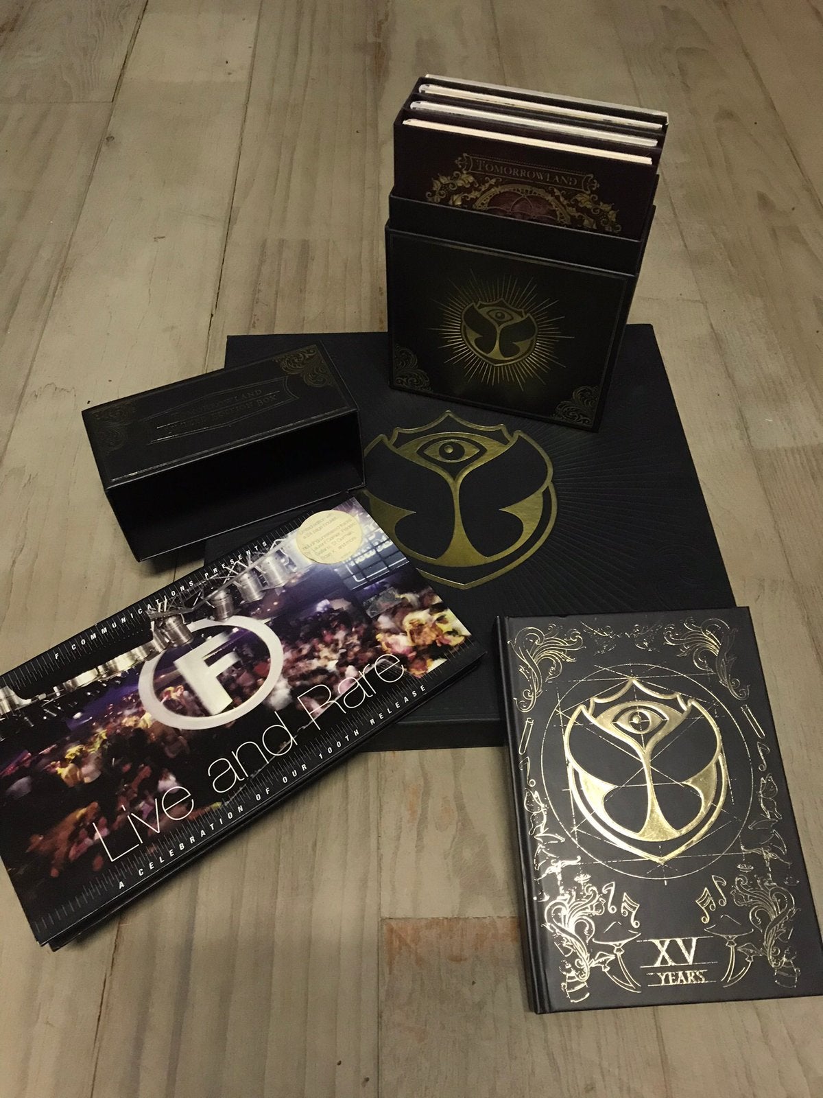 COMBI: Tomorrowland box.Collection(zie Beschrijving?), CD & DVD, Vinyles | Autres Vinyles, Comme neuf, Coffret, Édition limitée