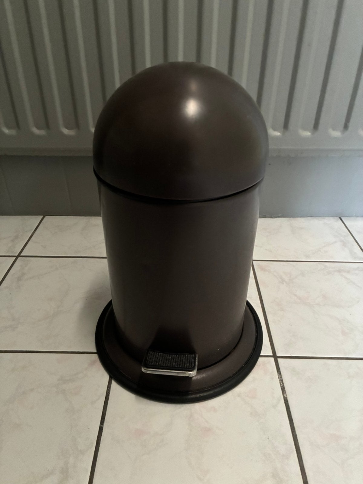Poubelle Aquanova avec pédale, À pédale, Moins de 10 litres, Enlèvement, Utilisé