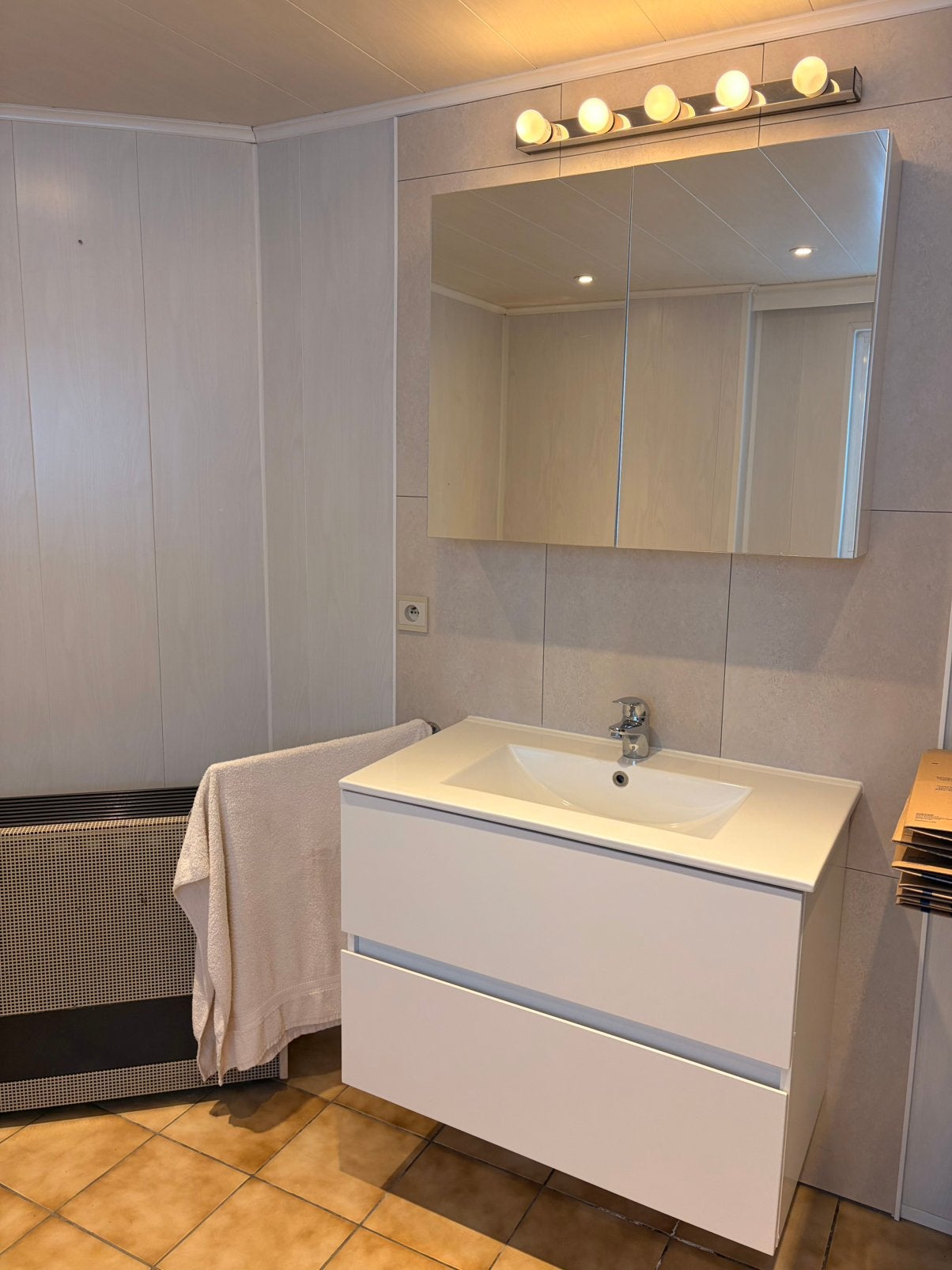 Badkamer meubel en ligbad alles inclusief., Ophalen, Gebruikt, Spiegelkast