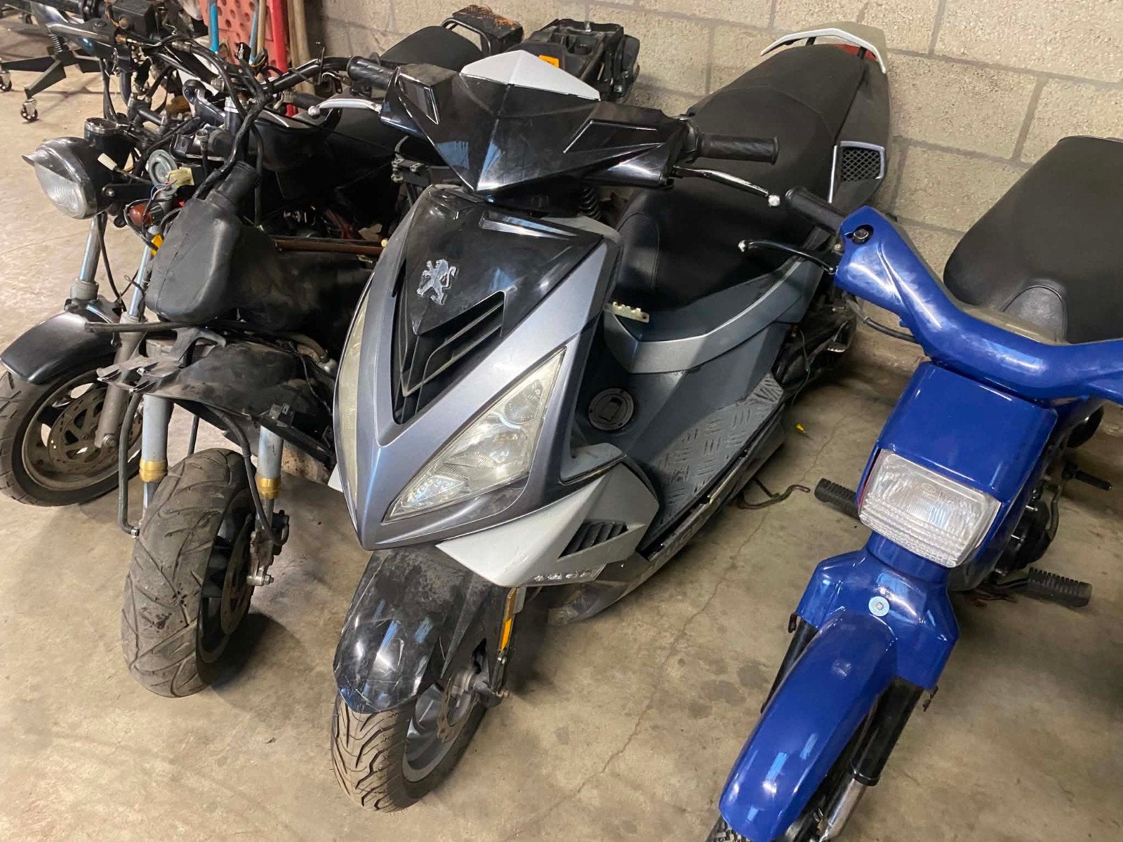 lot brommers, Enlèvement, Gilera