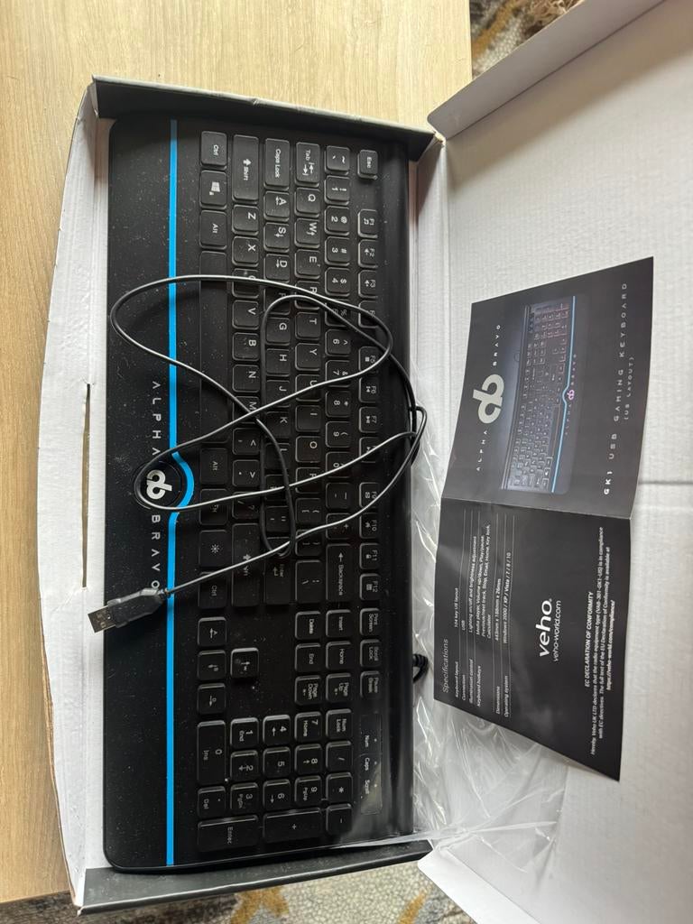 Gaming toetsenbord met RGB verlichting – USB – 104 toetsen, Enlèvement, Comme neuf, Clavier gamer