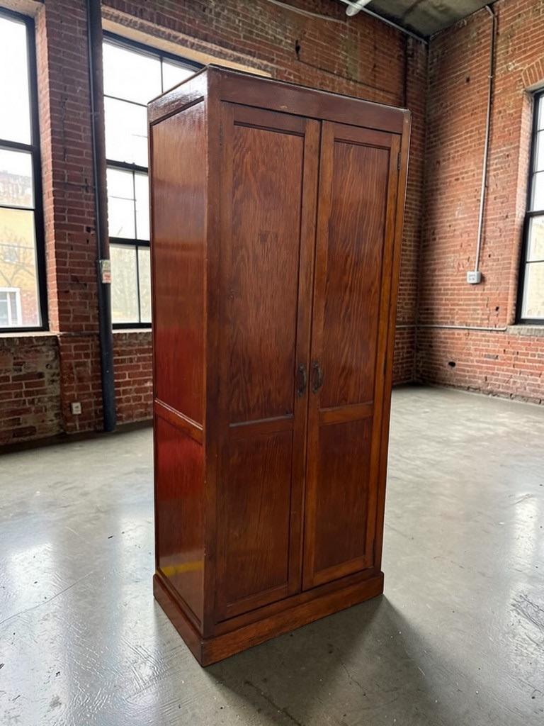 vintage houten kast / archiefkast / halkast, Antiek en Kunst, Ophalen