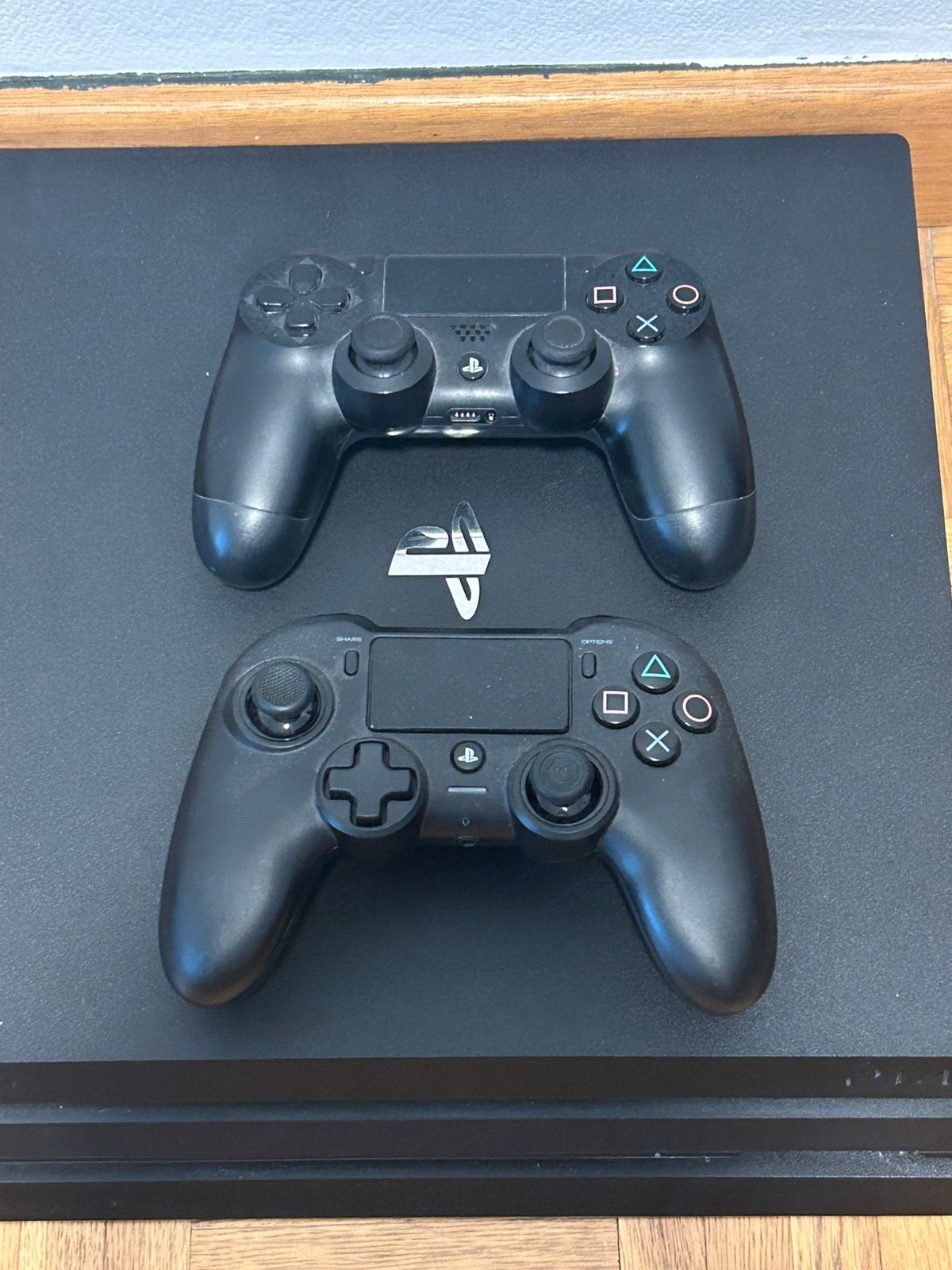 Playstation 4 pro, Ophalen, Zo goed als nieuw, Met 2 controllers, Pro