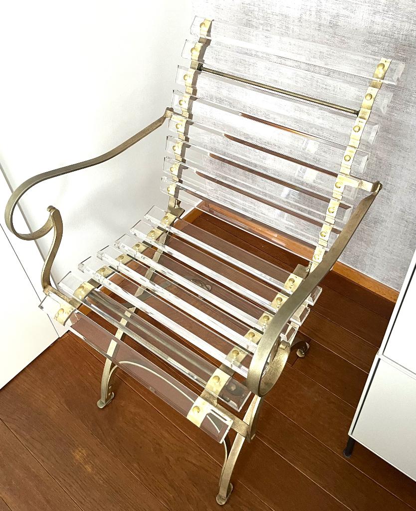 Chaise design en acrylique/plexiglas - avec base en laiton., Autres couleurs, Vintage modern, Métal, Comme neuf