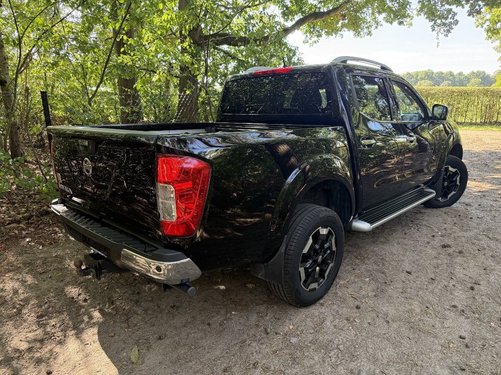 Nissan Navara 2.3 dCi Tekna, Automaat, 4x4, 190pk, 107.000km, Auto's, Automaat, Dealer onderhouden, Zwart, Leder