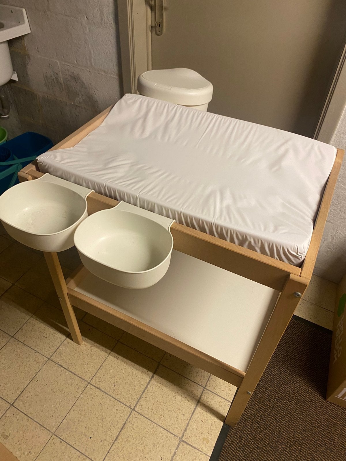 Ikea verzorgtafel met toebehoren, Ophalen, Zo goed als nieuw
