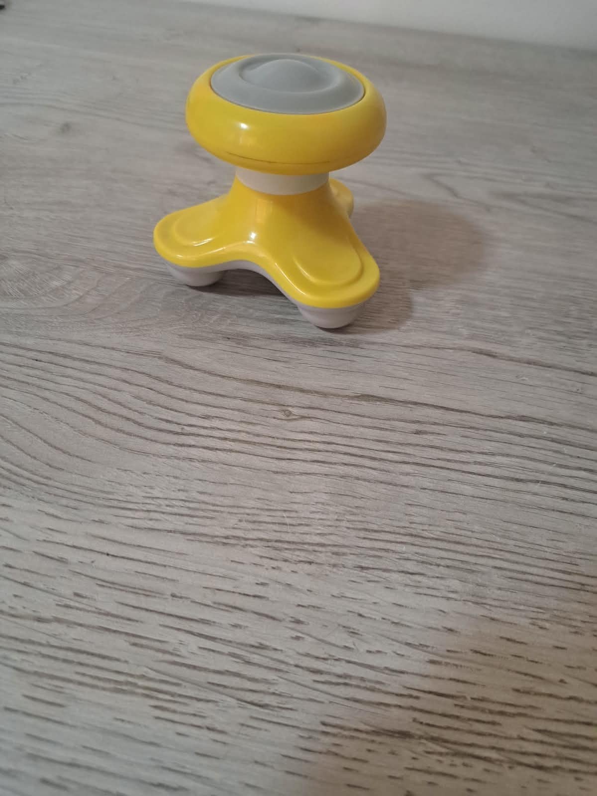 Mini appareil de massage portatif jaune avec vibration, Enlèvement, Comme neuf, Appareil