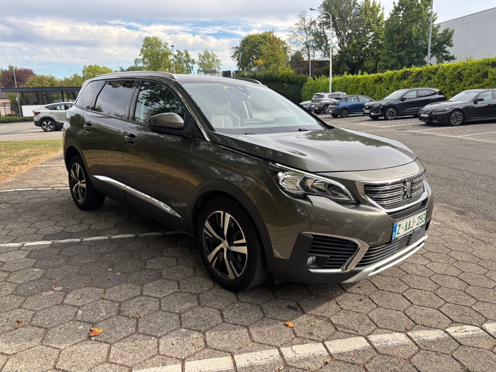 Zeer mooie Peugeot 5008 benzine AUTOMAAT 2018 met garantie., Auto's, Dealer onderhouden, Navigatiesysteem, Leder en Stof, Zwart