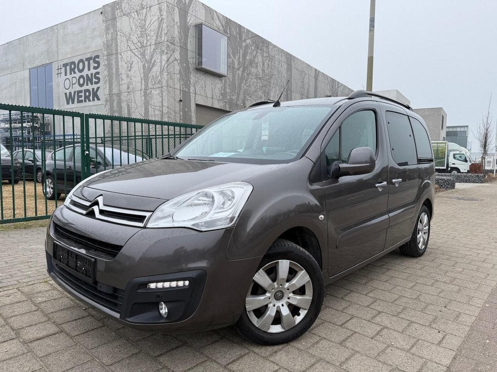 Citroën Berlingo 1.2 Benzine | Navigatie | Camera | 5 zitpl, Auto's, Voorwielaandrijving, Monovolume, Gebruikt, 1295 kg