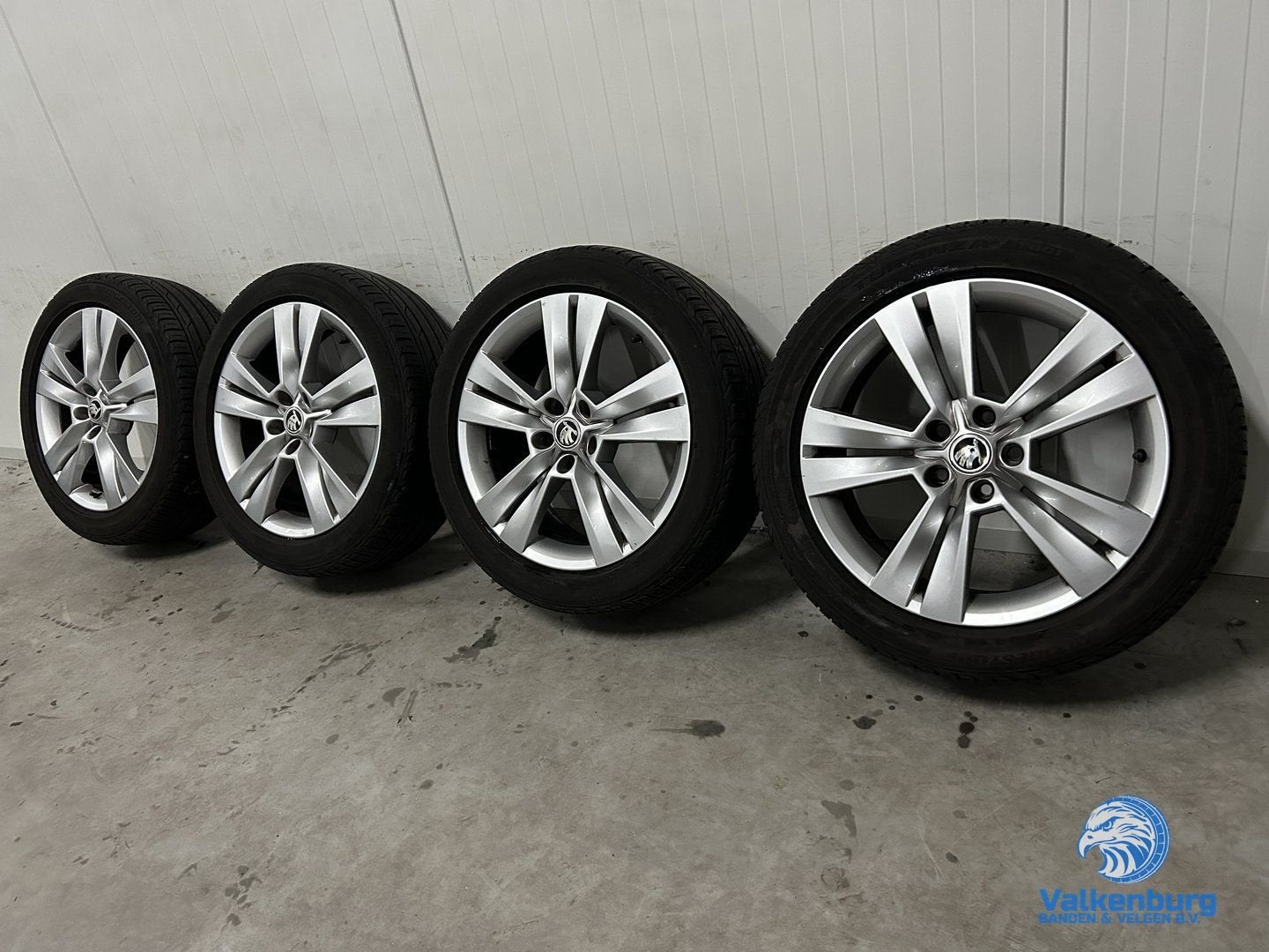 5-6mm! Originele Skoda Karoq 57A Mytikas 18 inch velgen 5x11, Pneus et Jantes, 215 mm, Véhicule de tourisme, Pneus été