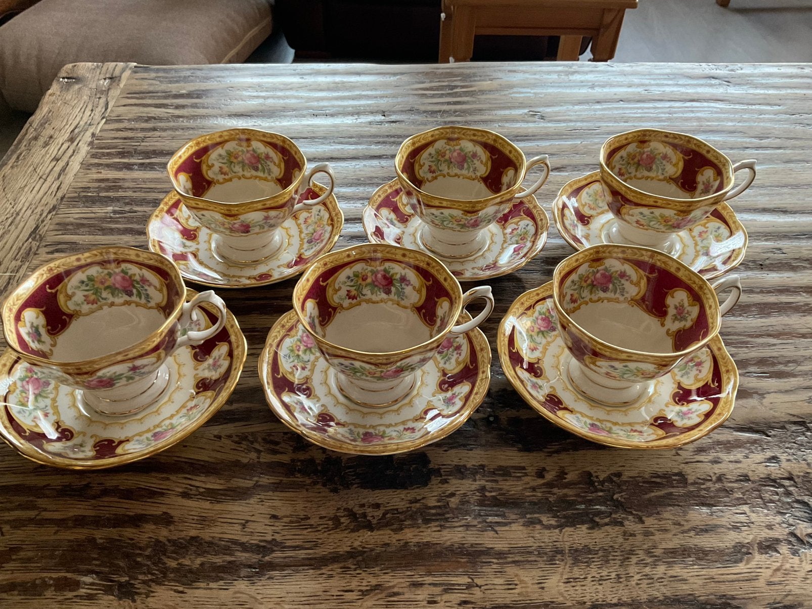 Royal ALBERT BONE CHINA LADY HAMILTON 6 tassen met schaal, Antiek en Kunst, Ophalen