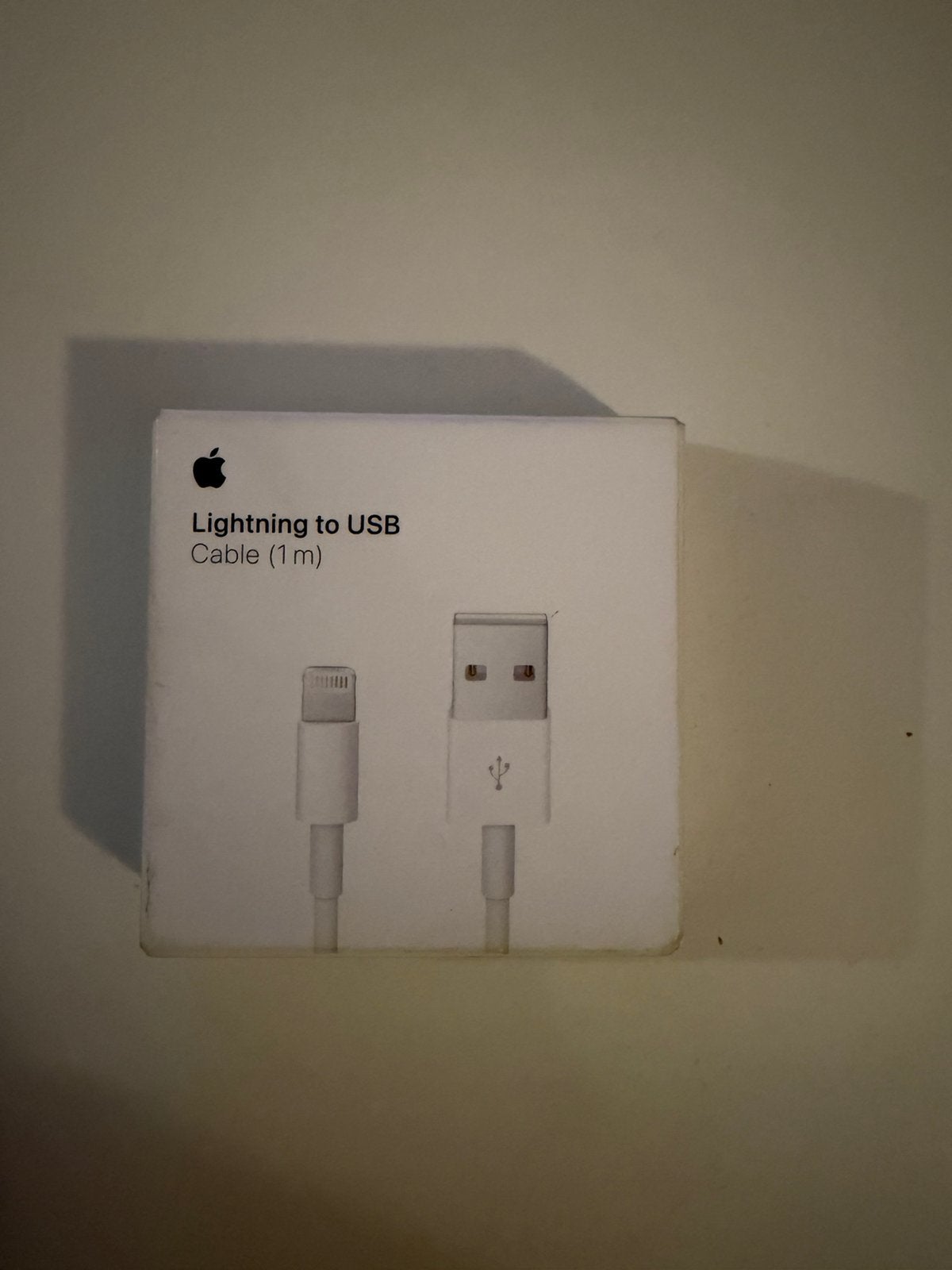 Prachtige Apple Lightning-naar-USB-kabel in de verpakking, Ophalen