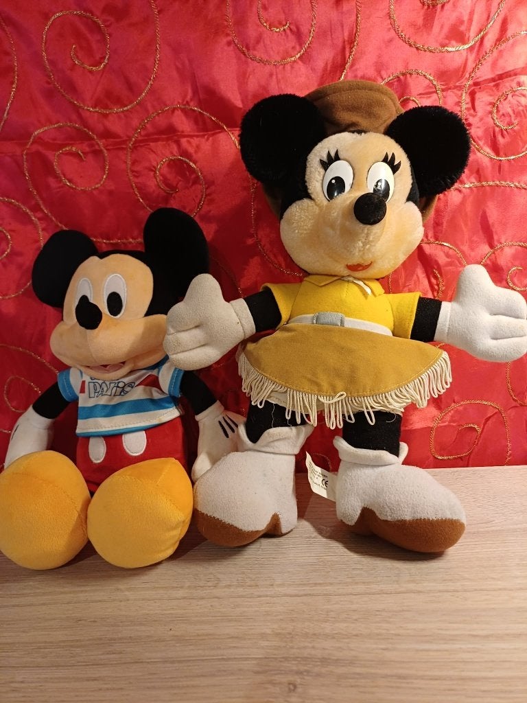 Lot 2 Peluches Mickey & Minnie Mouse Disneyland Paris, Verzamelen, Verzenden, Mickey Mouse, Zo goed als nieuw, Knuffel