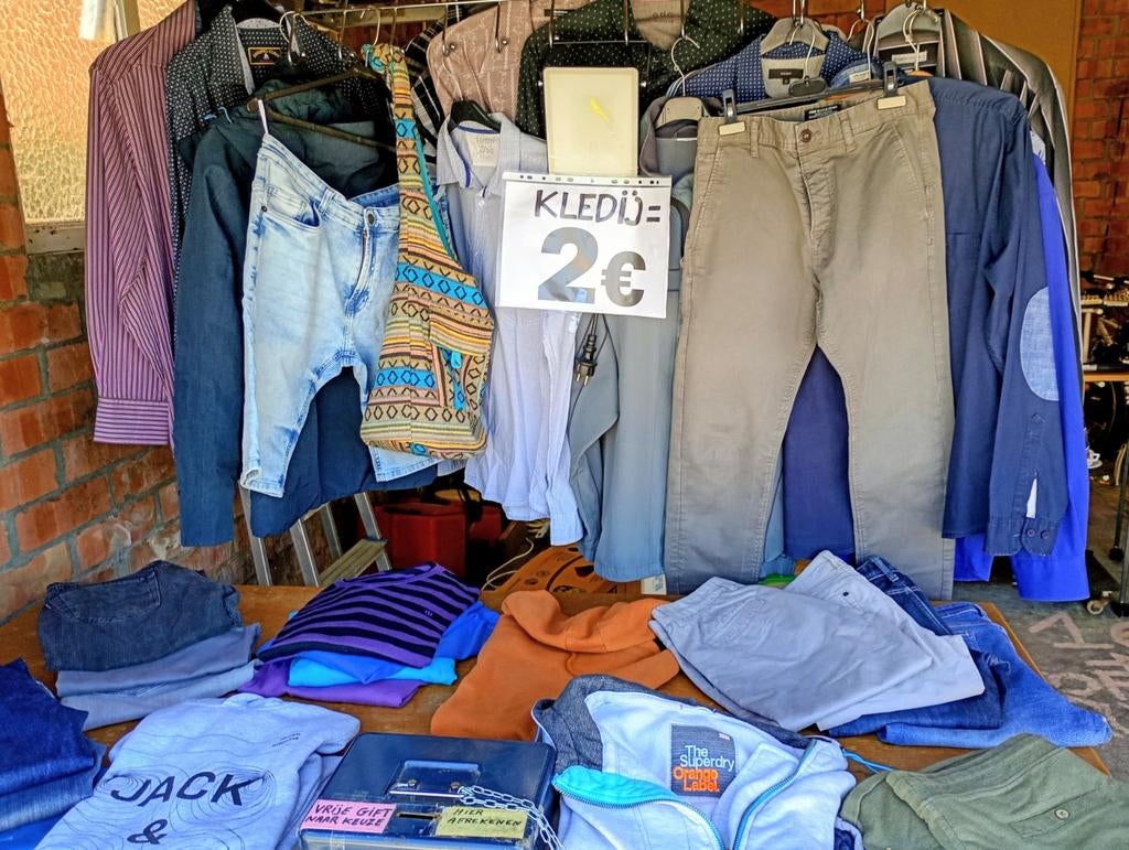 Alles aan een vrijwillige gift naar keuze. Garageverkoop, Vêtements | Hommes, Chemises, Enlèvement, Comme neuf