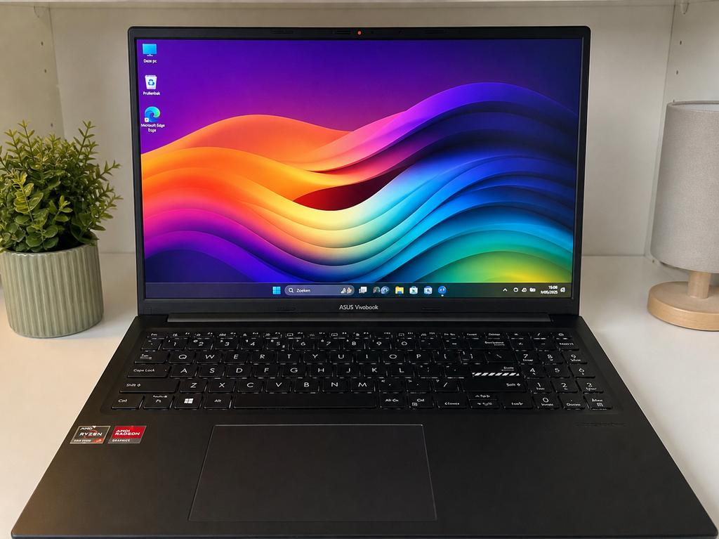 ASUS Vivobook 16 M1605YA Ryzen 7 / 16GB / 512GB/ Windows 11, 16 pouces, Comme neuf, SSD, 16 GB
