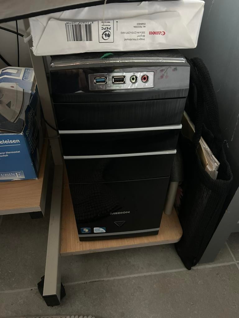 computer met scherm, toetsenbord, luidsprekers en muis, Enlèvement, Utilisé