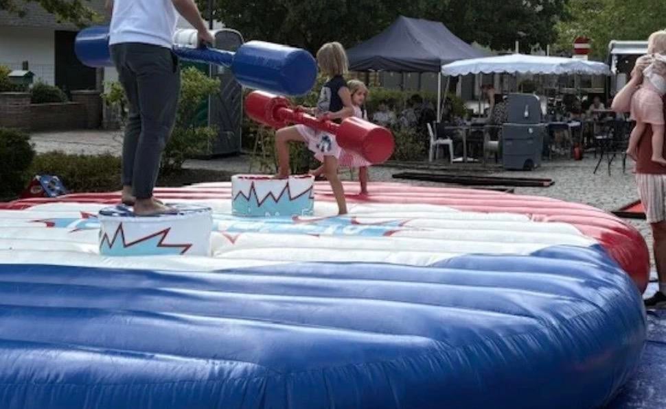 Springkasteel punch em off, Watersport en Boten, Kano's, Ophalen, Zo goed als nieuw