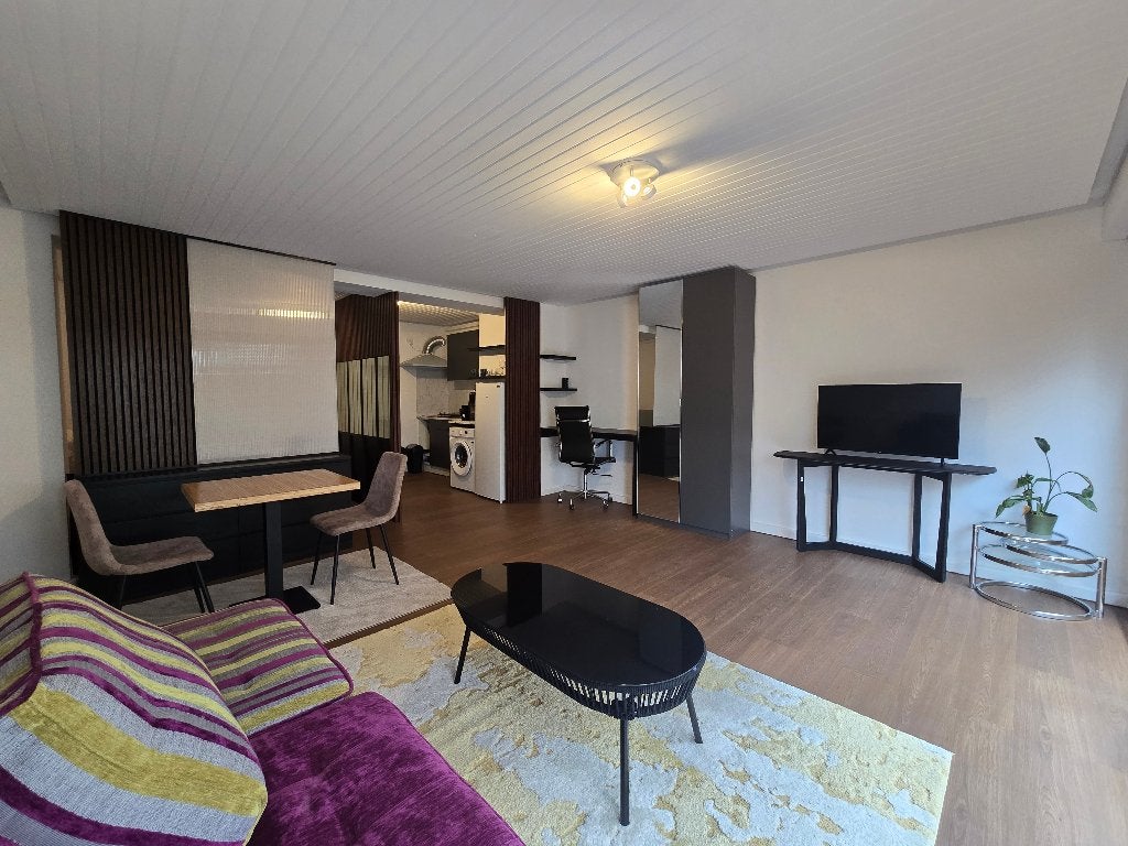 Grand studio meublé a louer., Immo, Appartements & Studios à louer, 35 à 50 m², Bruxelles
