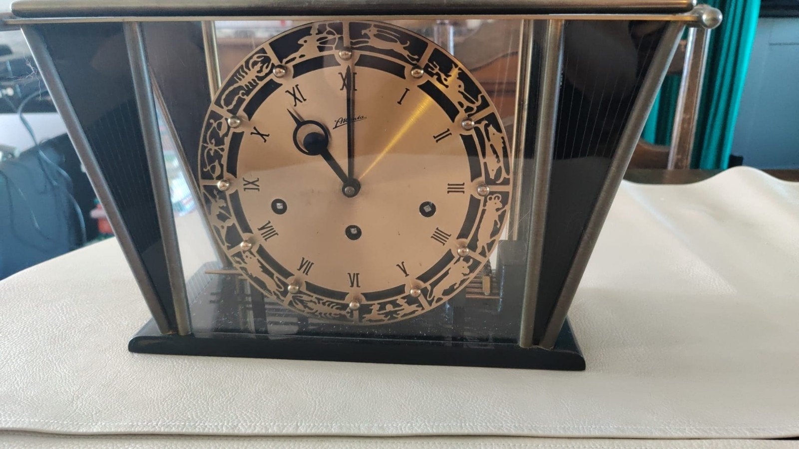 Art Deco klok, Enlèvement