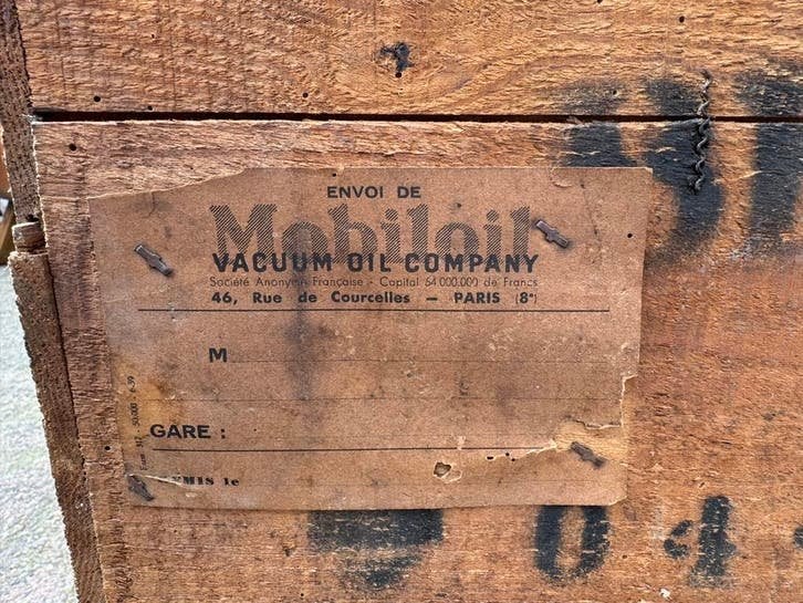 Vintage Houten Mobil Oil Kist - Authentiek en Decoratief