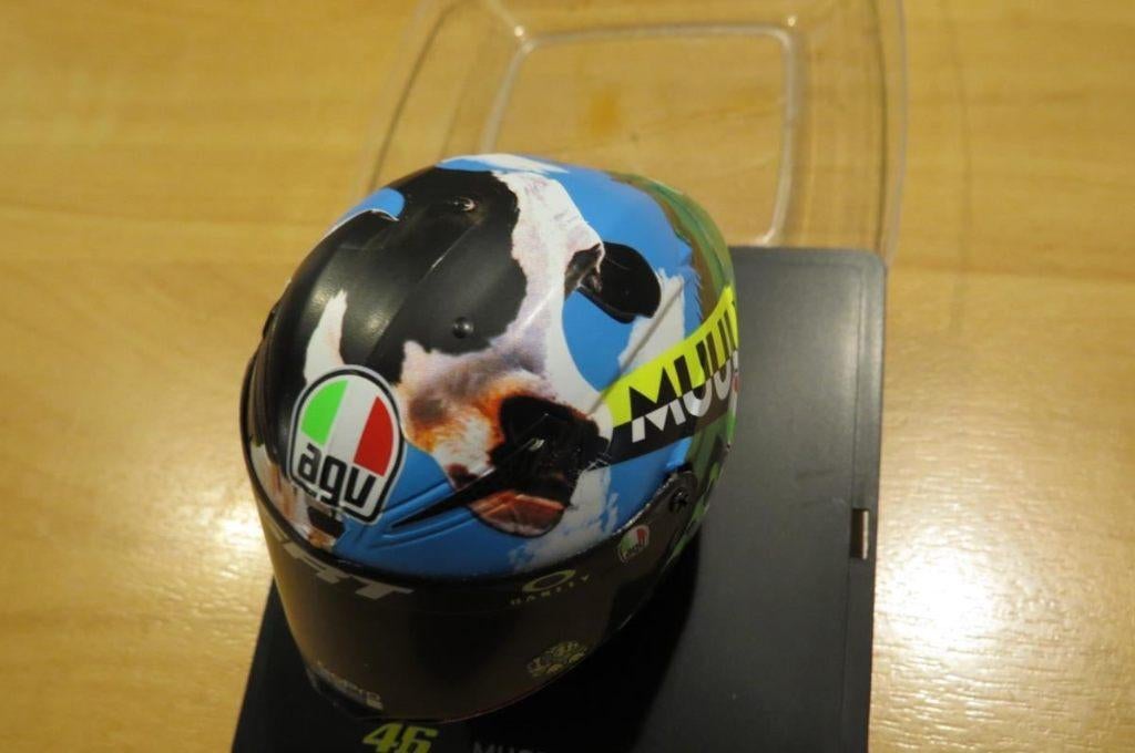 Valentino Rossi AGV helmet 2021 Mugello 1:5, Hobby en Vrije tijd, Ophalen of Verzenden, Nieuw, 1:5 t/m 1:8, Overige typen