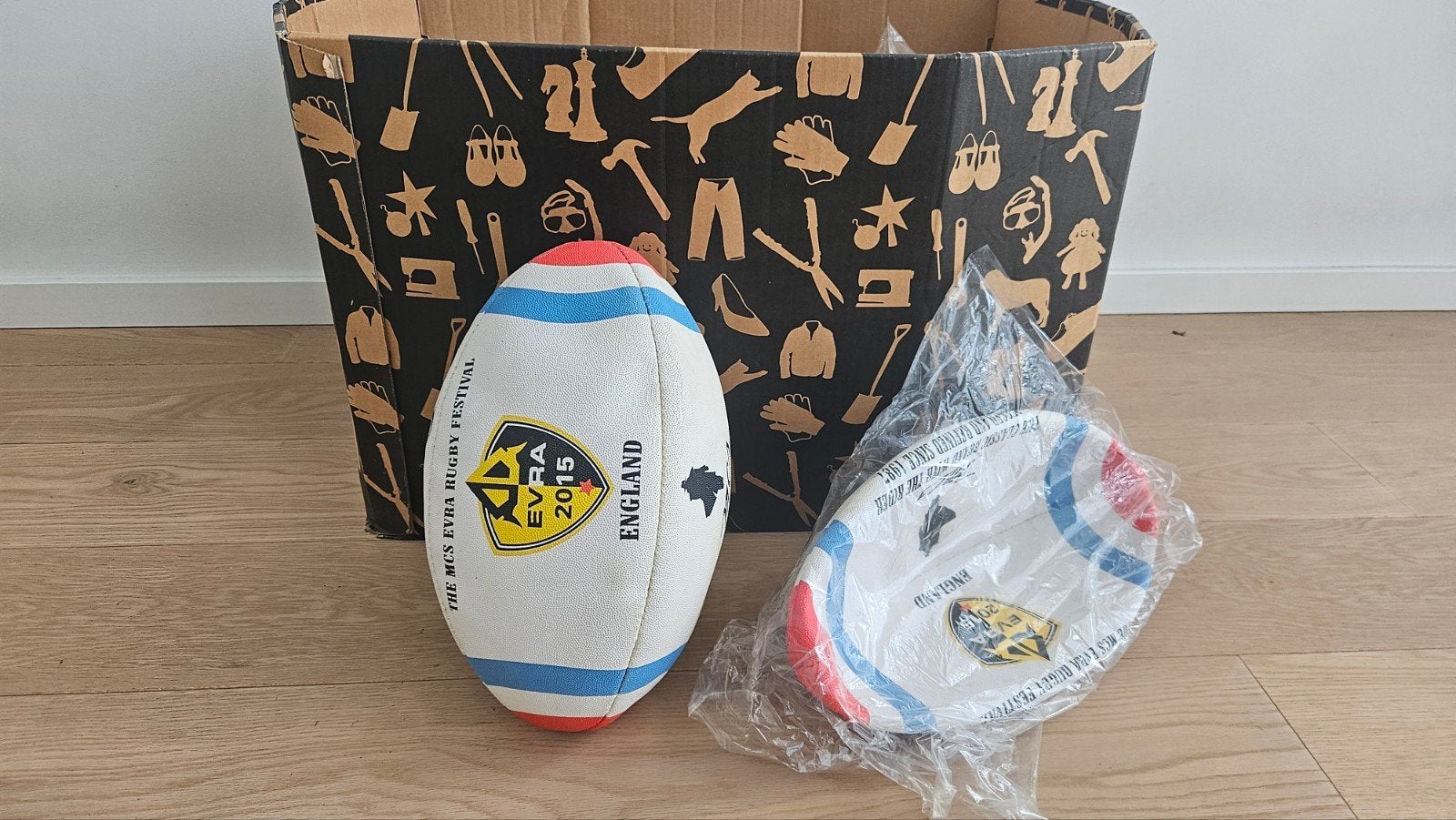 16 ballons de rugby, Sports & Fitness, Enlèvement, Comme neuf, Ballon