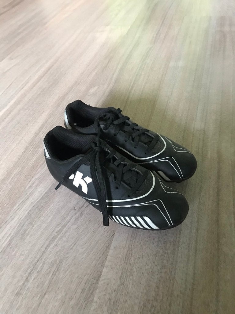 Kipsta voetbalschoenen kinderen maat 32, Sport en Fitness, Voetbal, Ophalen, Zo goed als nieuw, Schoenen