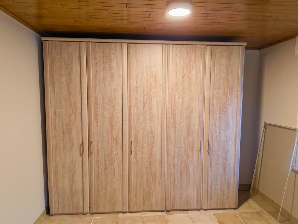 Grote Slaapkamer kast, Enlèvement