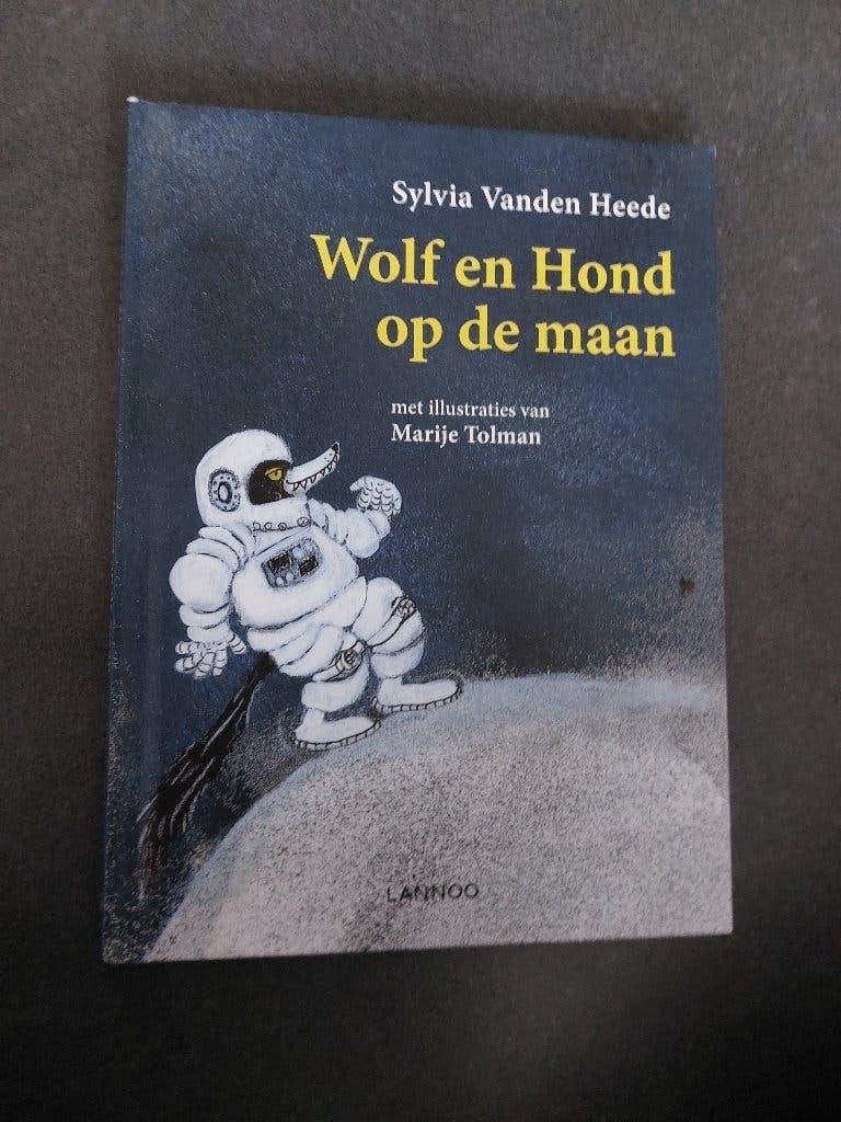 Boek Wolf en Hond op de maan, Boeken, Ophalen of Verzenden, Zo goed als nieuw, Sylvia Vanden Heede, Fictie algemeen