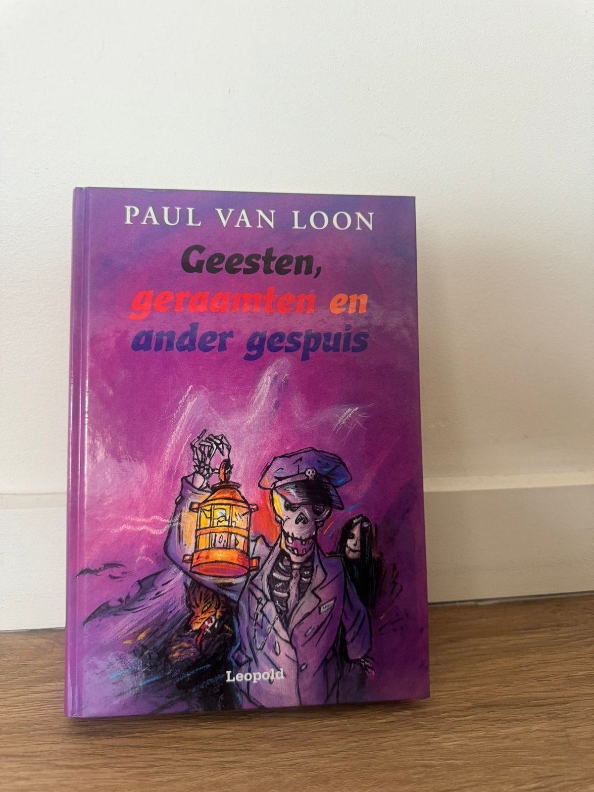 Paul van Loon - Geesten, geraamten en ander gespuis, Ophalen of Verzenden, Paul van Loon