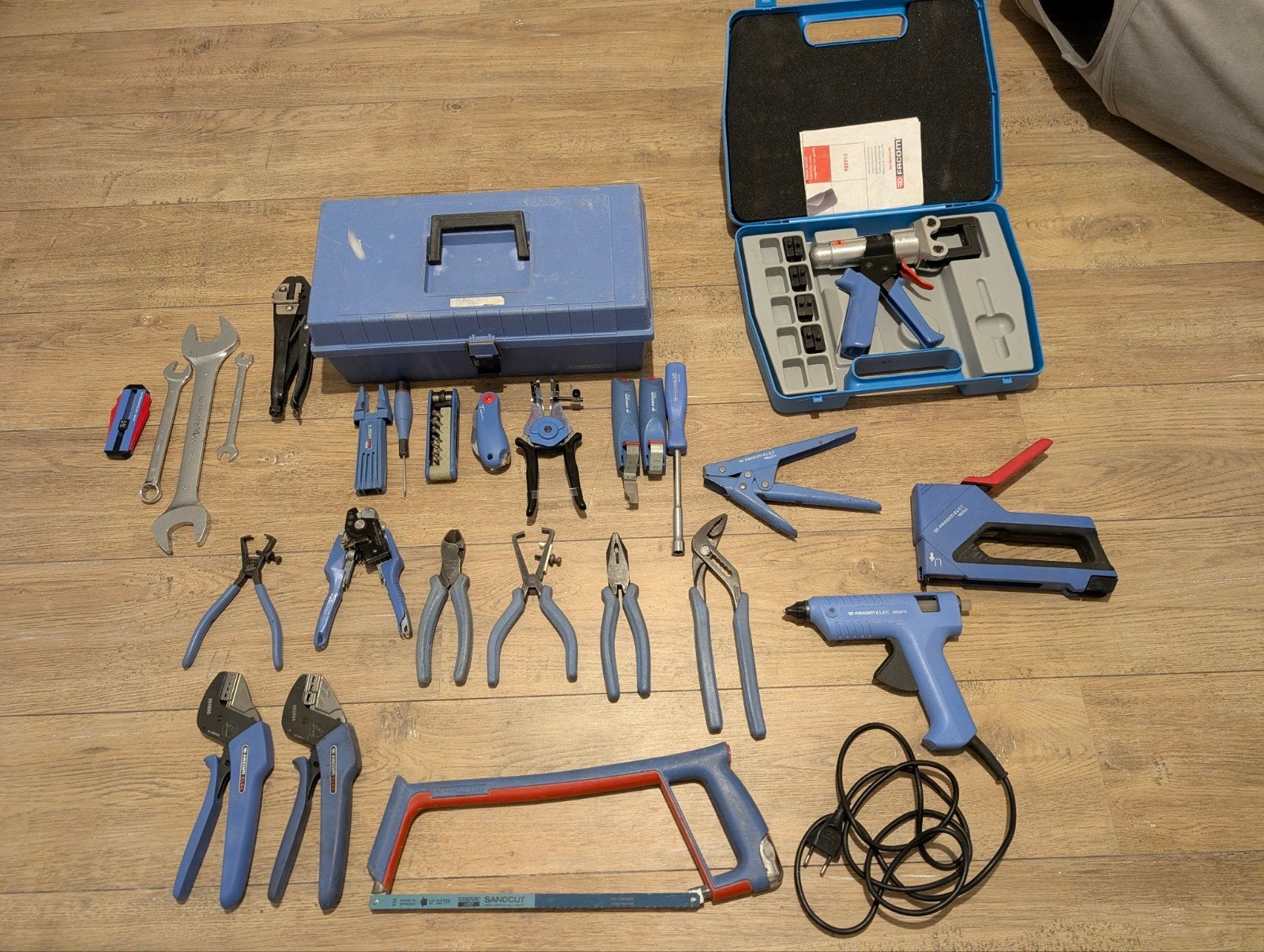 recherche outil Facom elec bleu, Divers, Enlèvement, Comme neuf