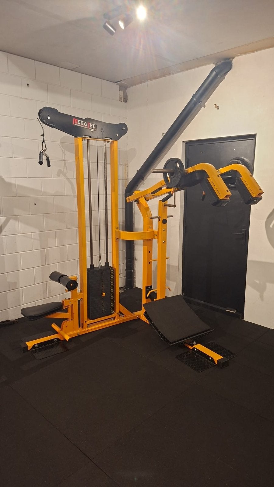 Megatec lat pulldown & Hack Squat, Sport en Fitness, Fitnessmaterialen, Ophalen, Zo goed als nieuw