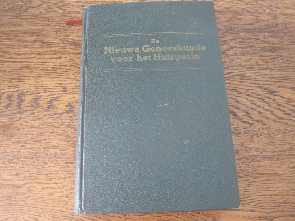 boek "De nieuwe geneeskunde voor het huisgezin", Antiek en Kunst, Ophalen of Verzenden