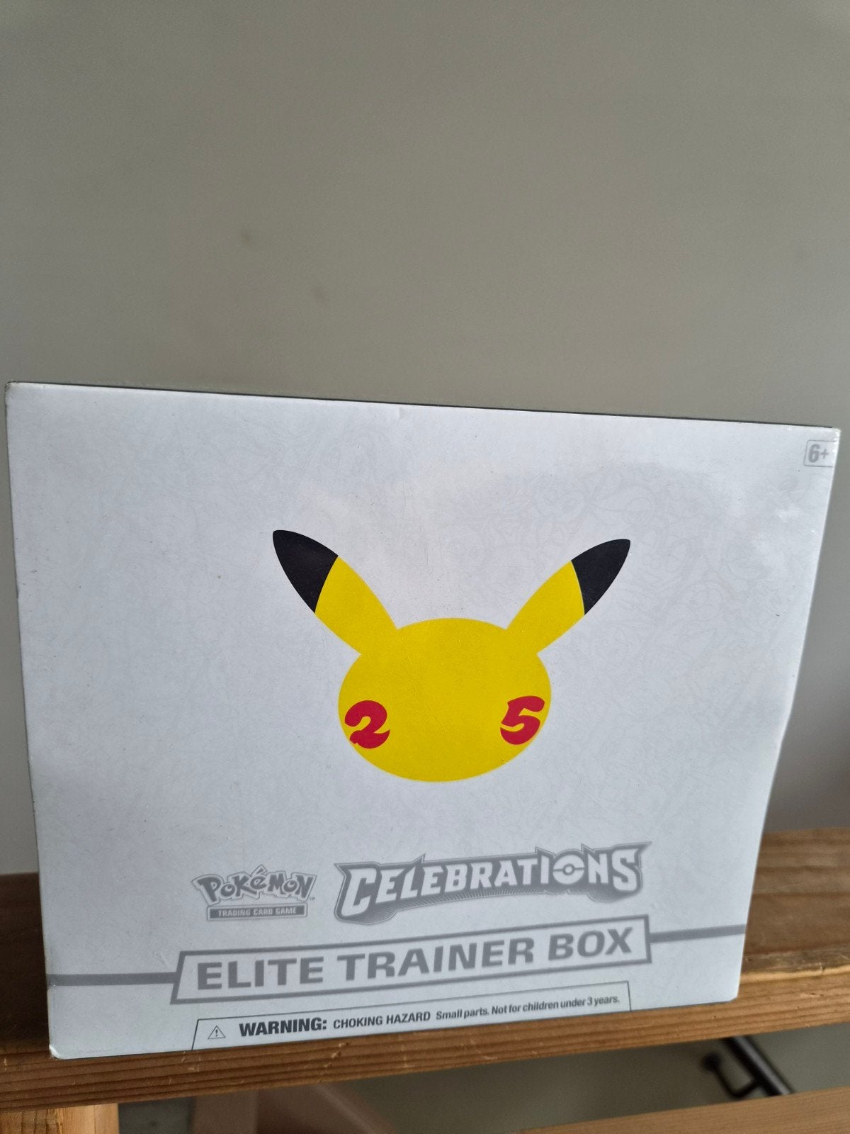 celebrations etb (EN), Hobby en Vrije tijd, Verzamelkaartspellen | Pokémon, Ophalen, Nieuw, Boosterbox, Foil