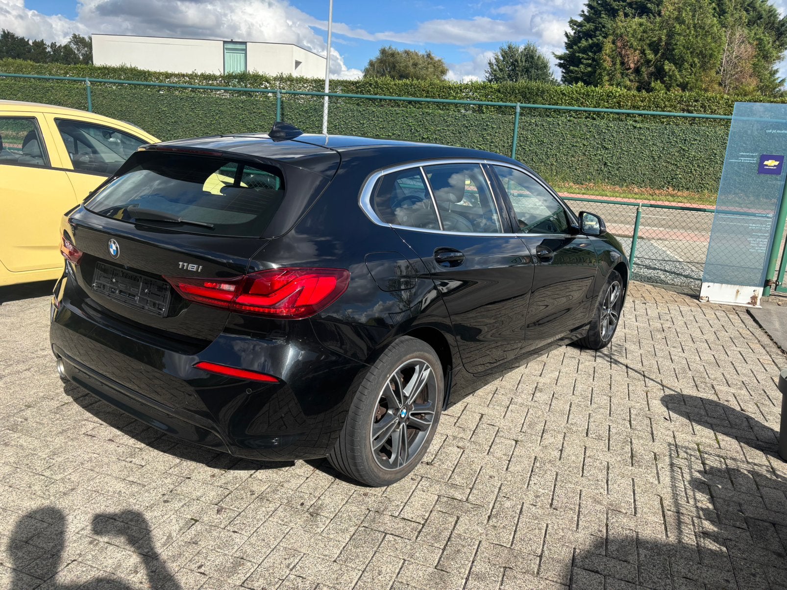 Bmw 118i  SPORT 2021 sportline vele opties automaat, Auto's, 1 Reeks, Leder en Stof, Zwart, Bedrijf