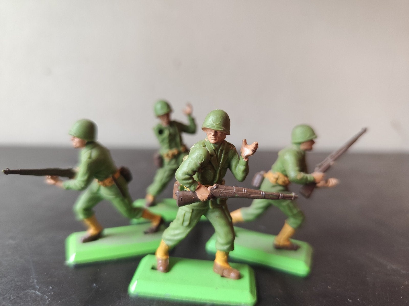 Set van 4 vintage militaire figuren „Britains Deetail” 71, Hobby en Vrije tijd, Modelbouw | Figuren en Diorama's