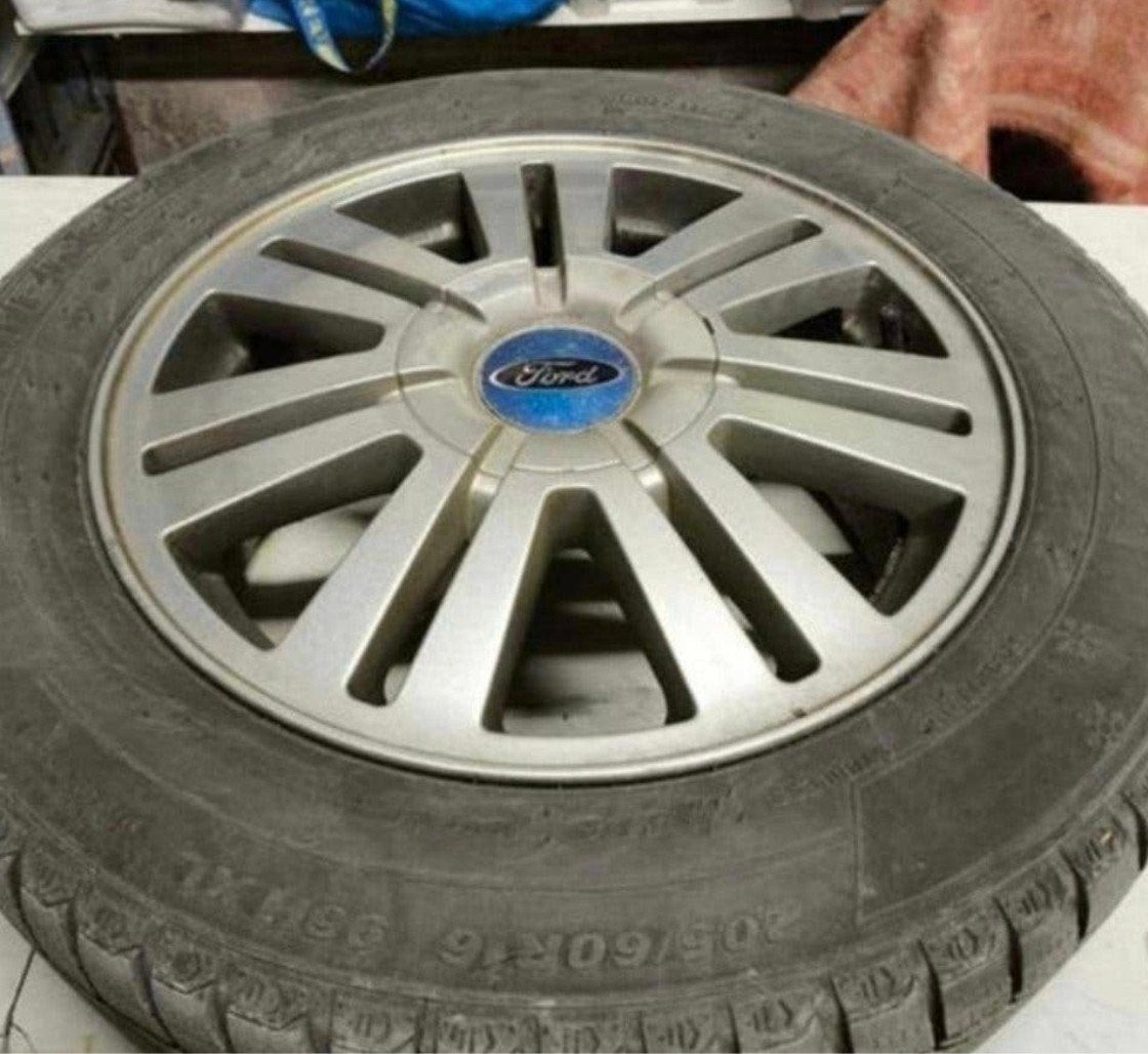 4 jantes Alu Ford montées en pneu hiver, Pneus hiver, 16 pouces, Enlèvement, Utilisé