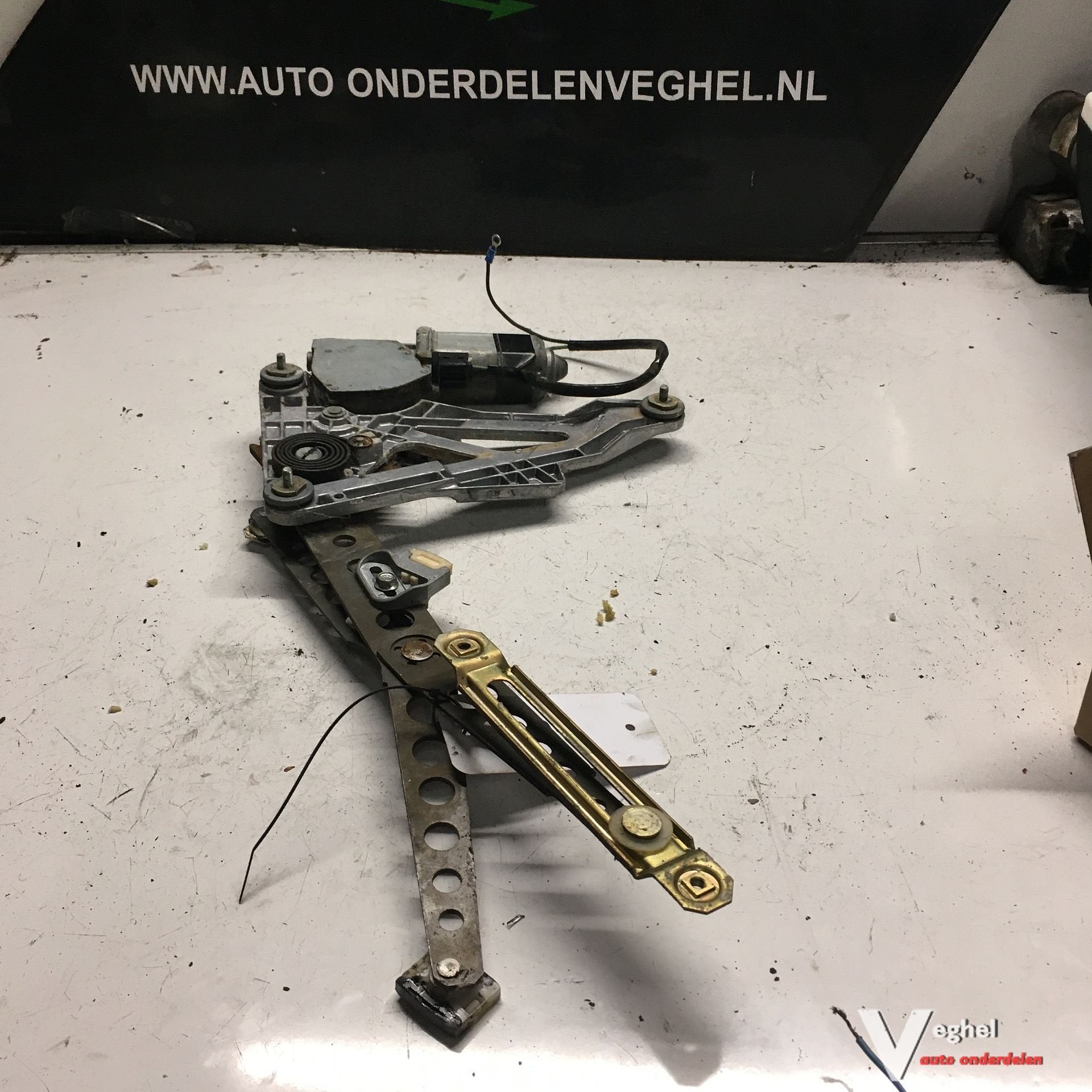 Mercedes W126  Type 1  Elektr Raammechanisme Linksvoor, -, Utilisé, -, -