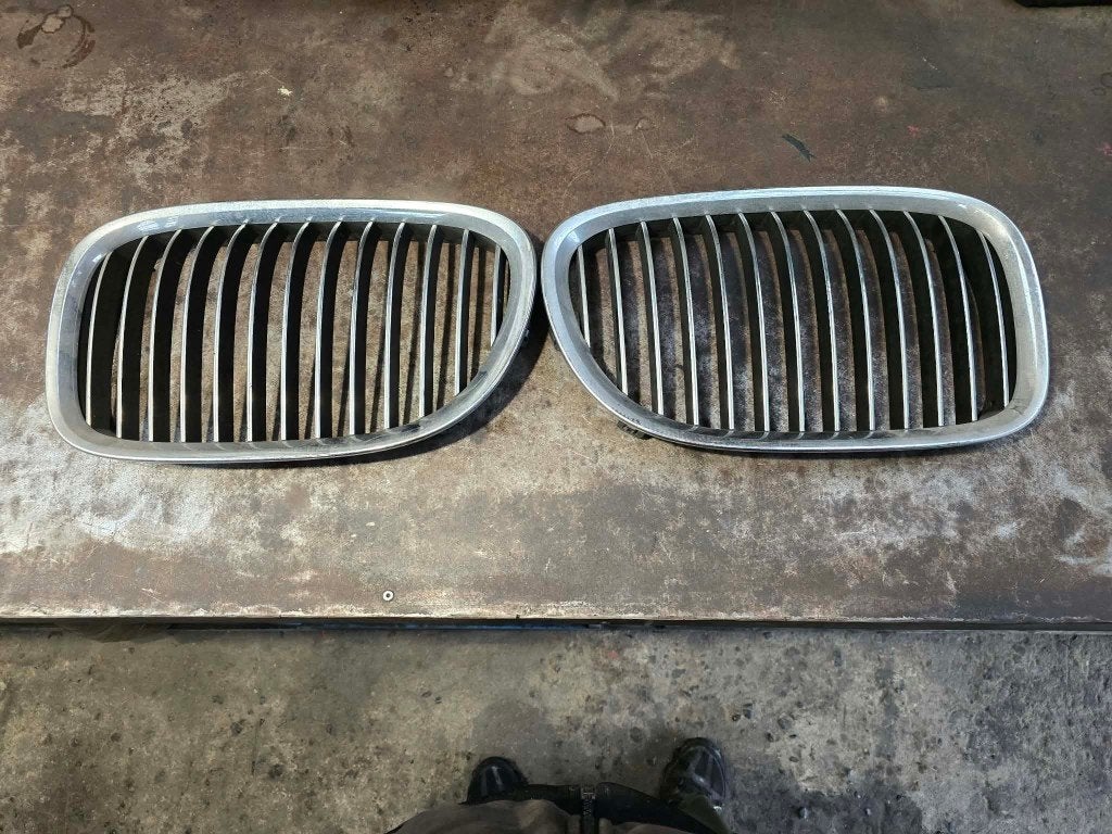 BMW 7-SERIE F01/F02-GRILLS — 2008 TOT 2012, Auto-onderdelen, Ophalen, Gebruikt, Voor, Bumper