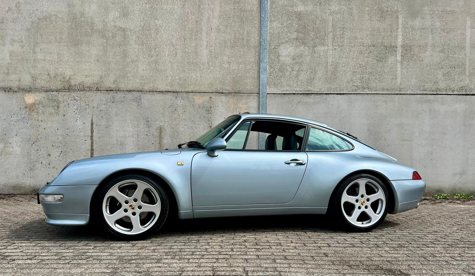 Porsche 911 (993) – 1994 | Polar Zilver | 102.000 km, Automaat, Achterwielaandrijving, Zwart, Leder en Stof