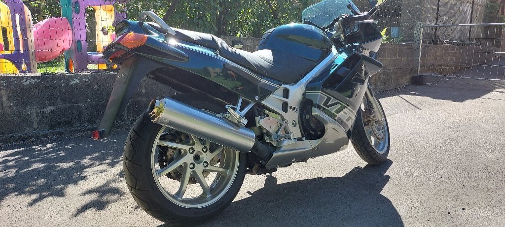 Honda VFR 750 (RC36) – 11 000 km, 750 cm³, Occasion
