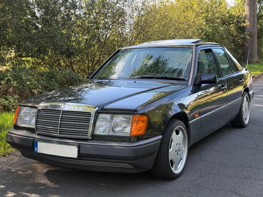 Mercedes-Benz W124 300D Diesel van 1991, Autos, Argent ou Gris, Achat, Boîte manuelle, Série 300